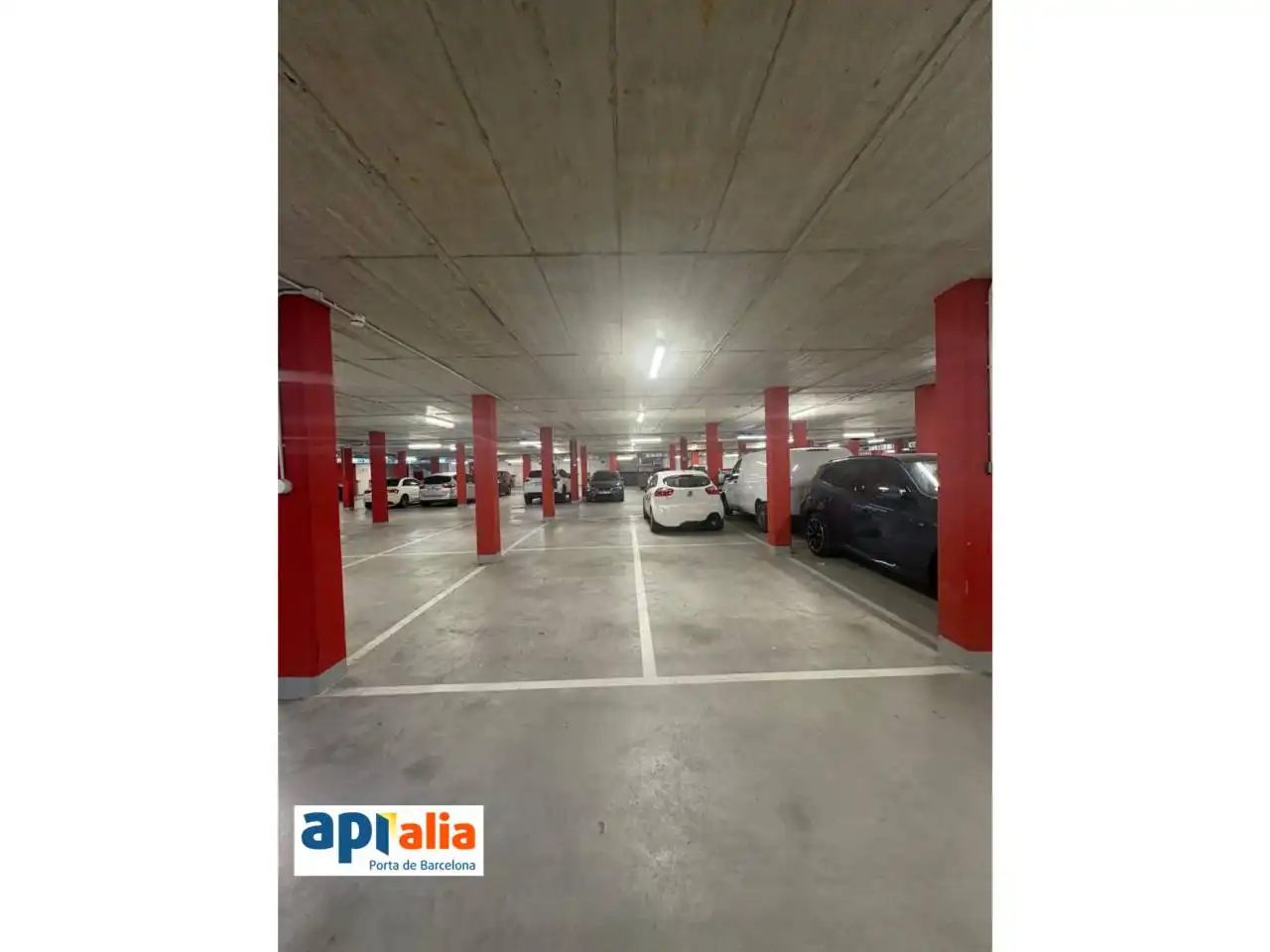 Parkplatz von Wohnung zum Verkauf in Sant Feliu de Llobregat mit Balkon und Gemeinschaftspool