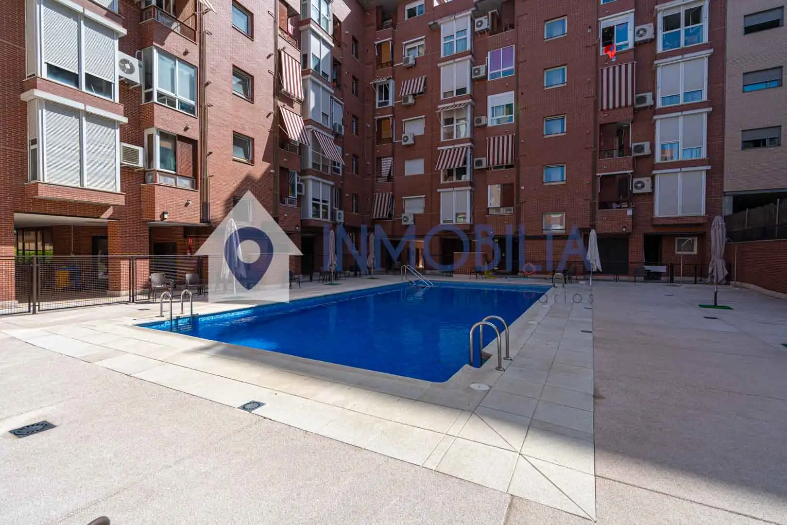 Swimming pool of Flat for sale in Madrid  with Air Conditioner, Heating and Storage room