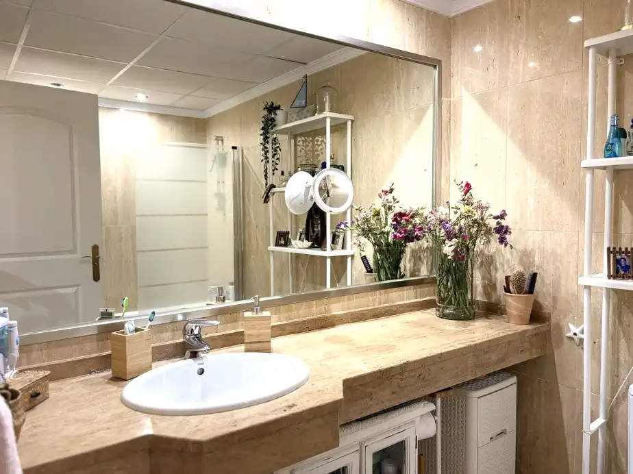 Baño de Apartamento en venta en Marbella con Aire acondicionado, Terraza y Trastero