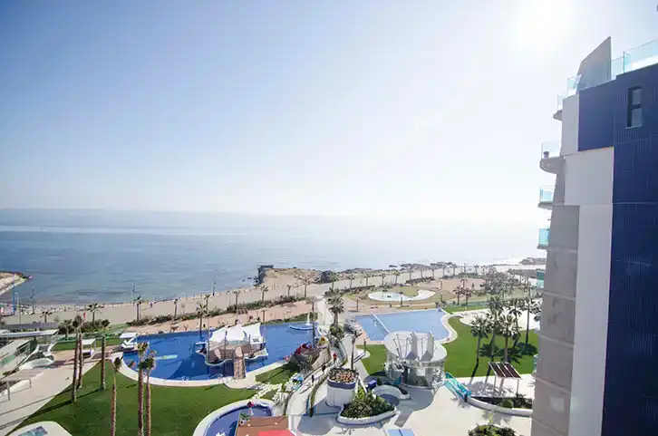 Piscina de Apartamento en venta en Torrevieja con Aire acondicionado y Balcón