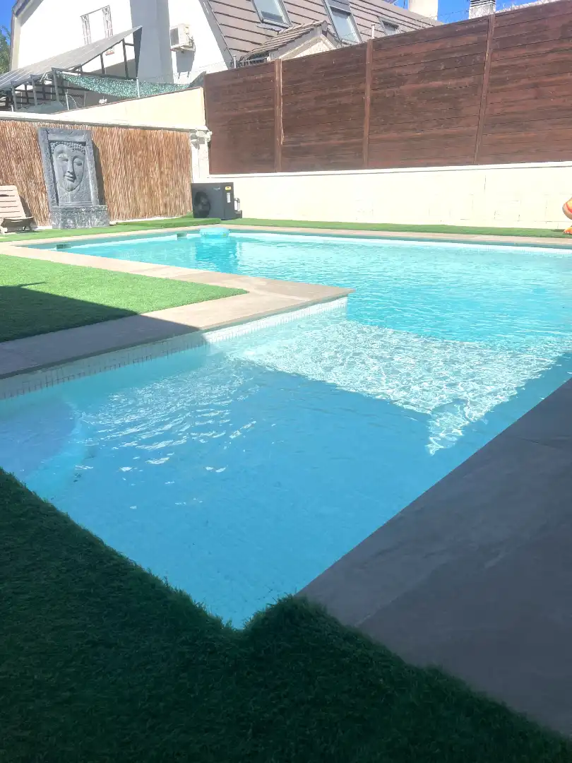 Casa aparellada amb piscina en venda a Calle Chequia, imagen 14