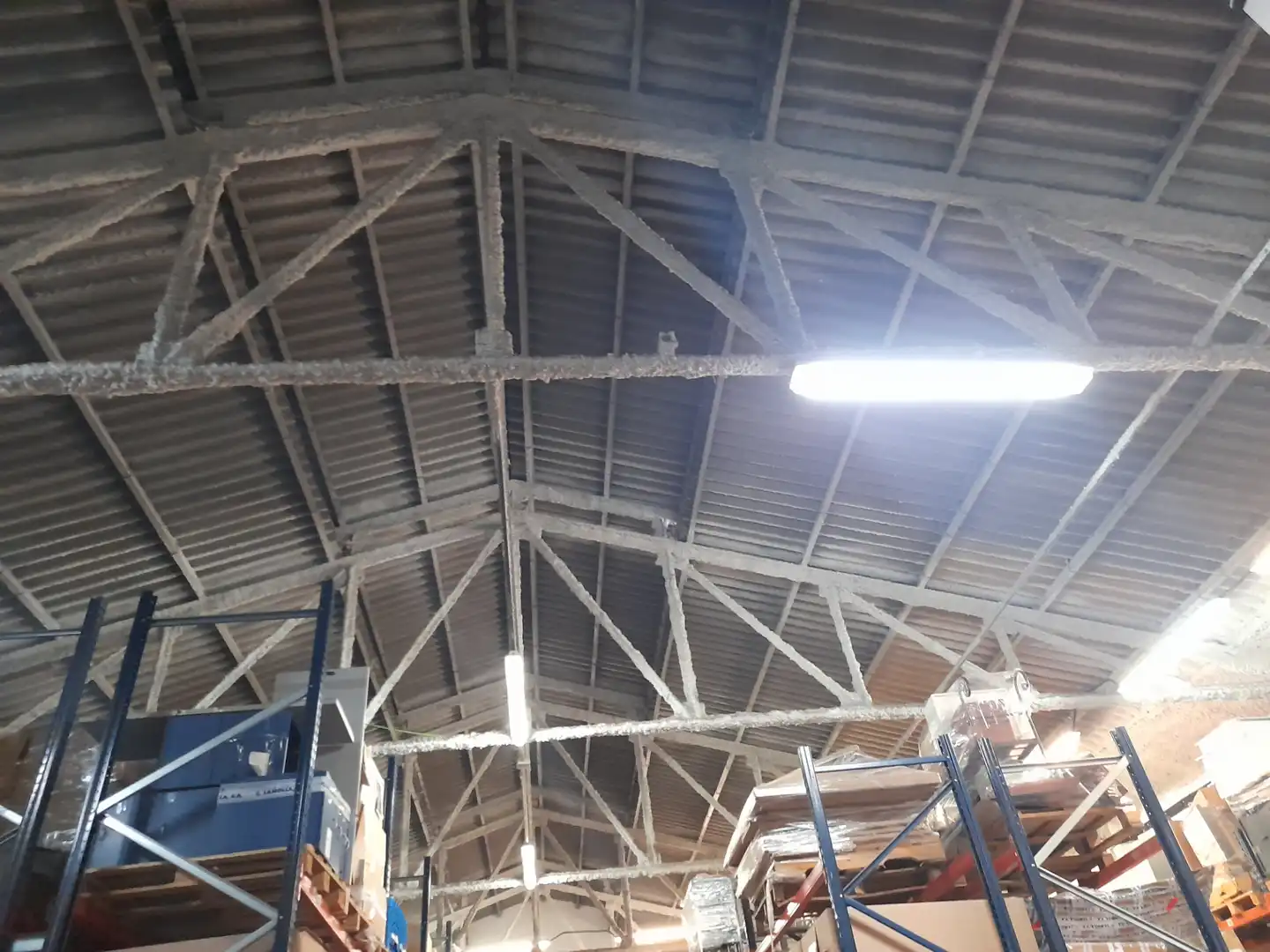 Außenansicht von Fabrikhallen zum Verkauf in Terrassa mit Heizung