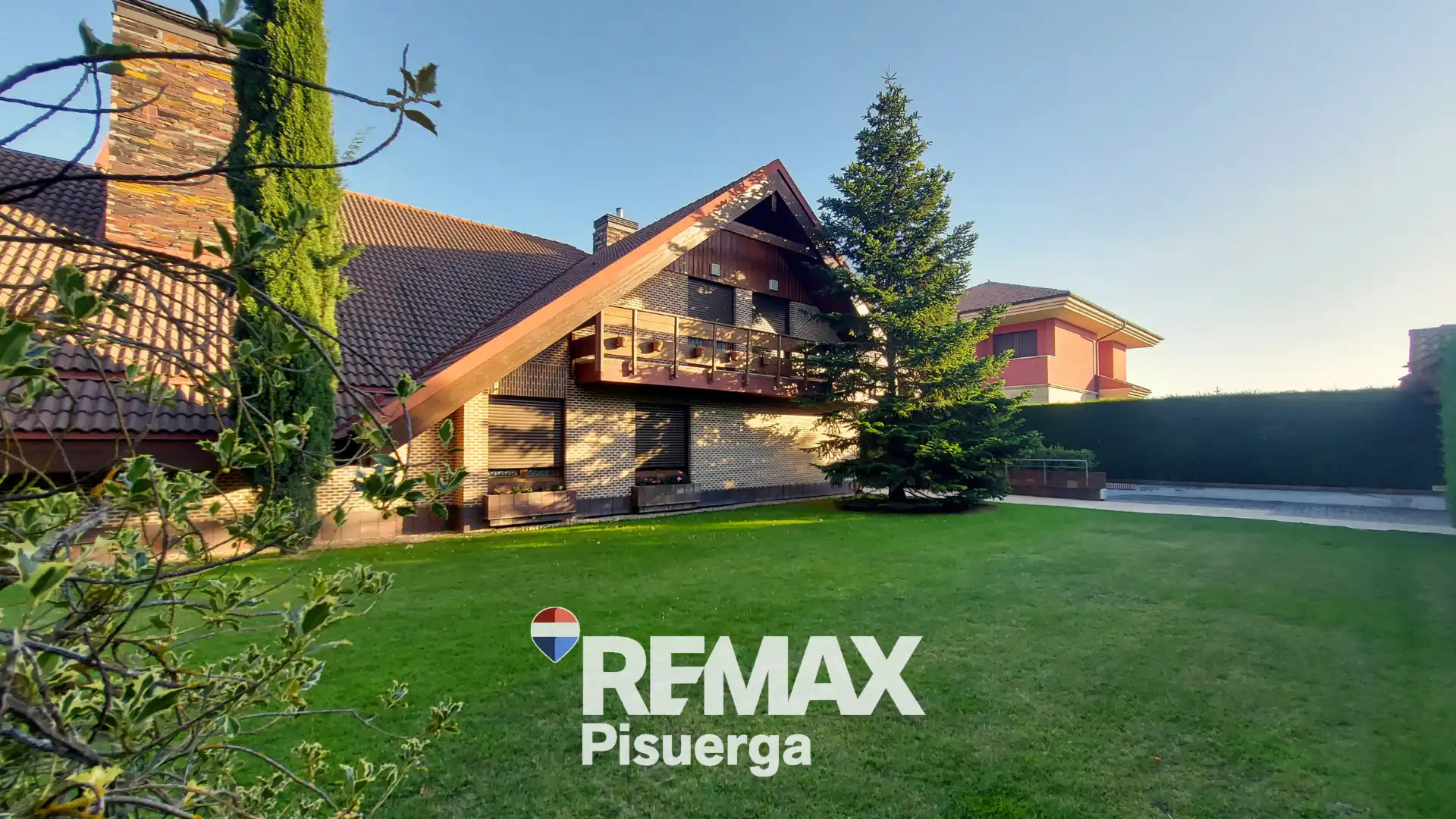 Vista exterior de Casa o xalet en venda en Boecillo amb Aire condicionat, Calefacció i Jardí privat