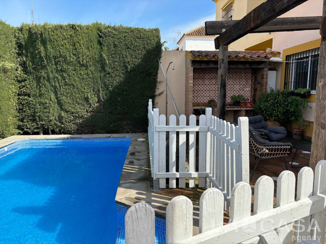 Swimming pool of Single-family semi-detached for sale in Montequinto  with Air Conditioner, Terrace and Storage room