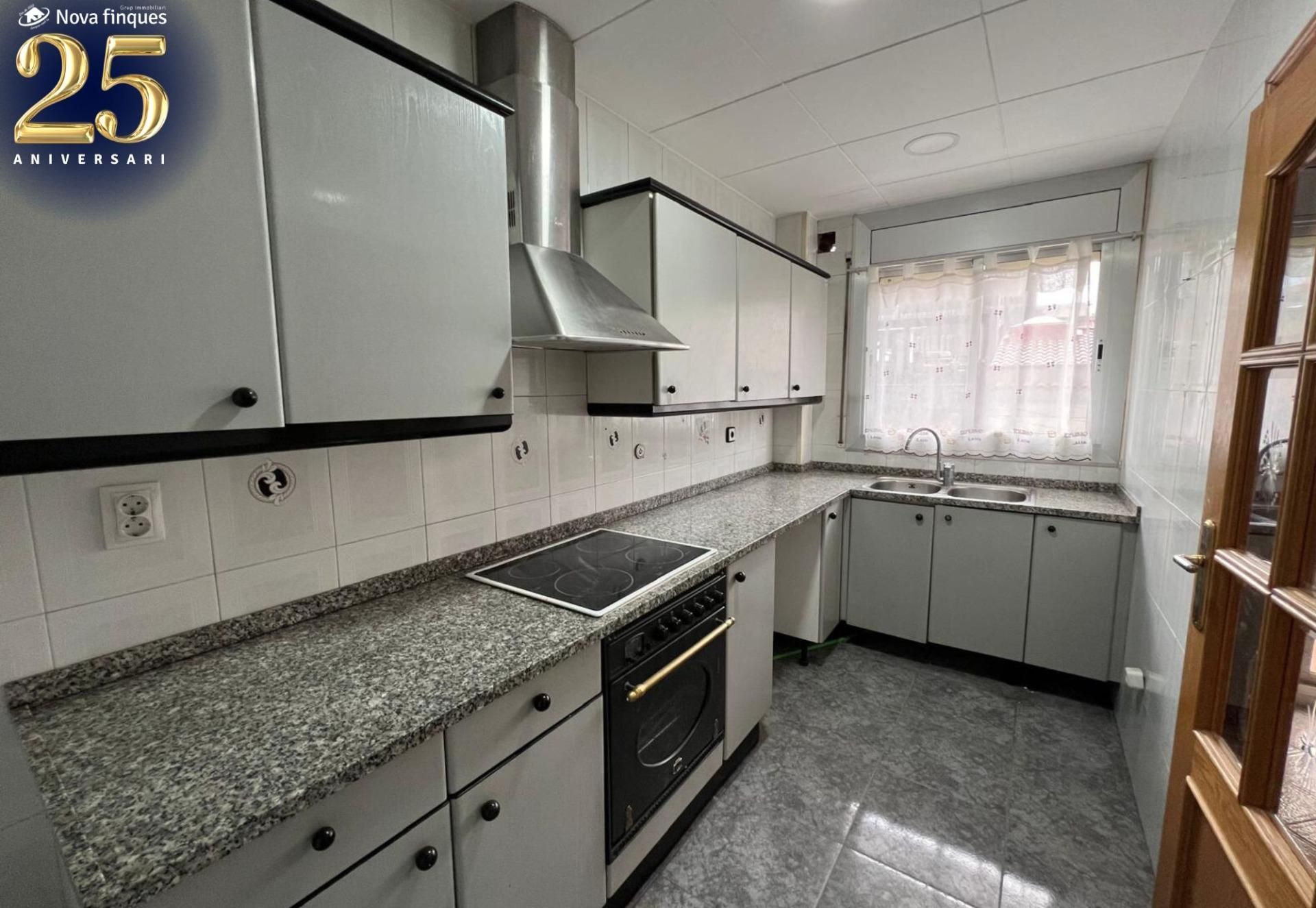 Cuina de Pis en venda en Sabadell amb Aire condicionat, Calefacció i Terrassa