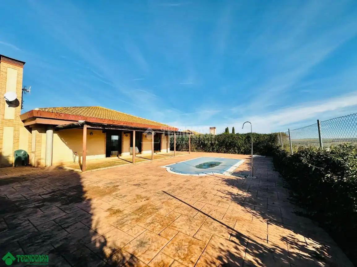 Vista exterior de Casa o chalet en venta en Layos con Calefacción y Jardín privado