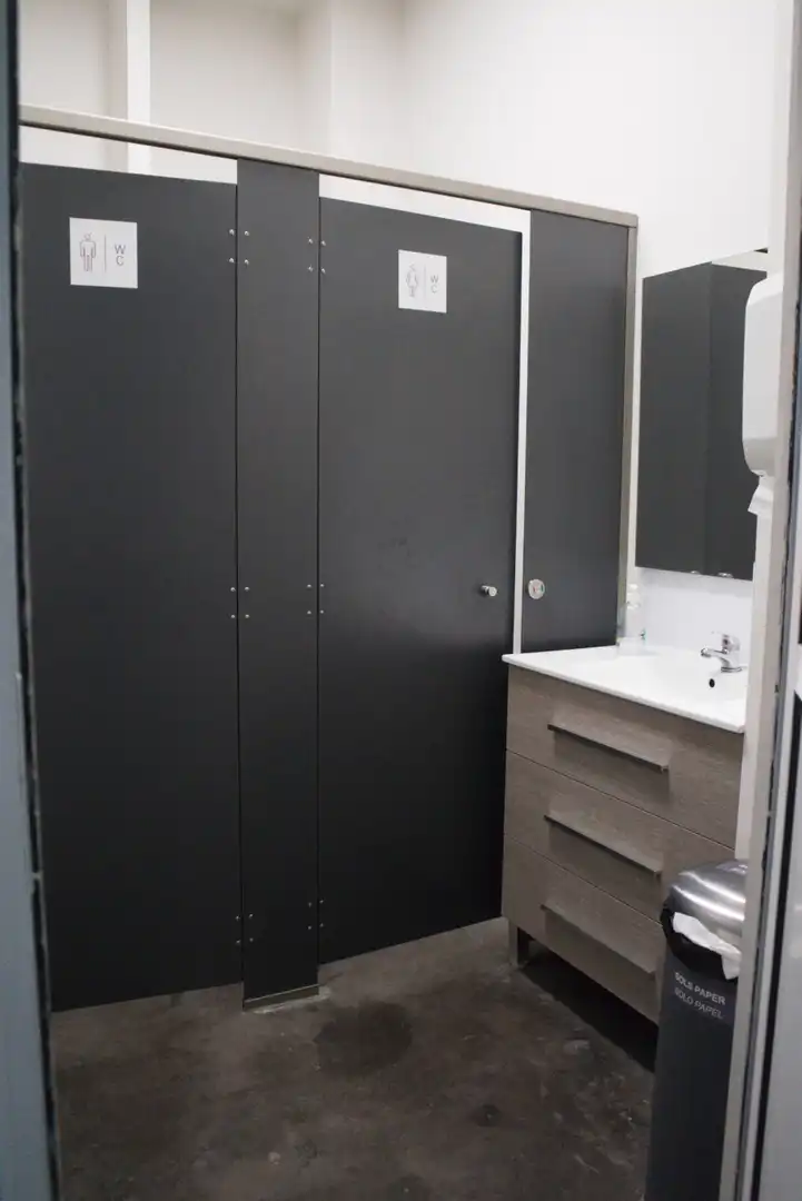 Baño de Local en venta en Torrent con Aire acondicionado