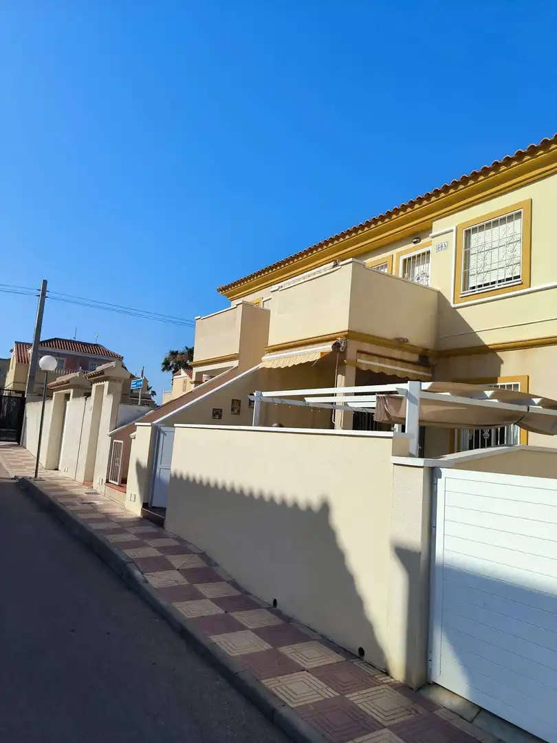 Vista exterior de Casa o chalet en venta en Orihuela con Aire acondicionado, Calefacción y Jardín privado