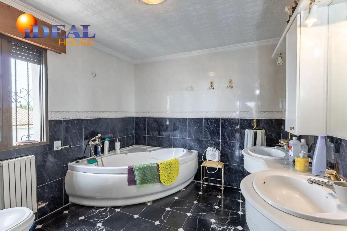 Villa mit Terrasse zum Verkauf in Barrio de la Vega, imagen 23
