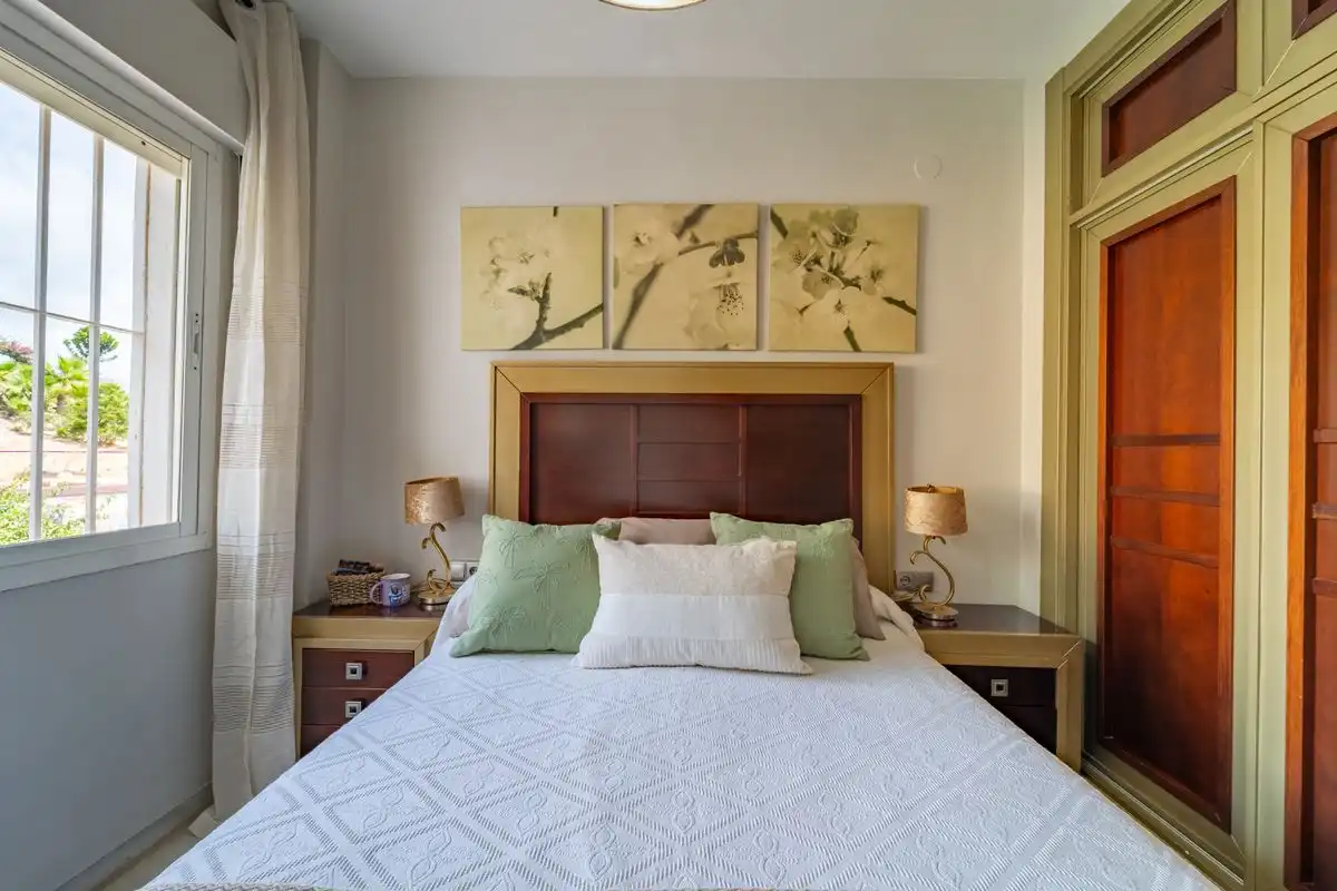 Habitación de Planta baja en venta en Rincón de la Victoria con Calefacción, Jardín privado y Terraza