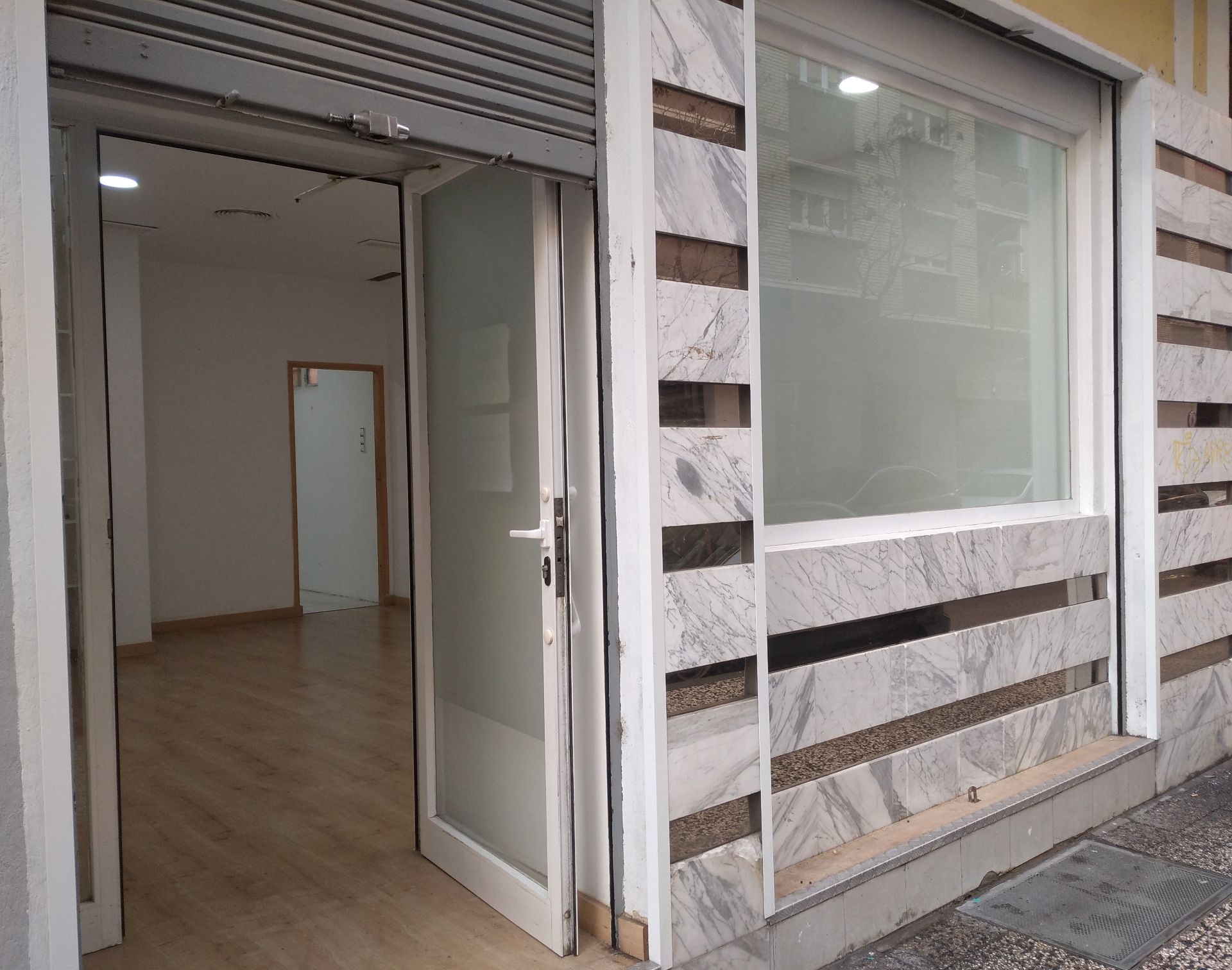 Local de alquiler en  Zaragoza Capital con Parquet