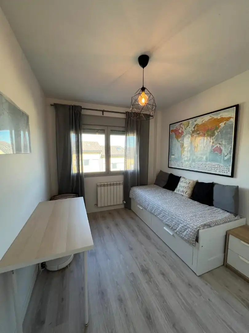 Habitación de Casa adosada en venta en Villalbilla con Aire acondicionado, Calefacción y Jardín privado