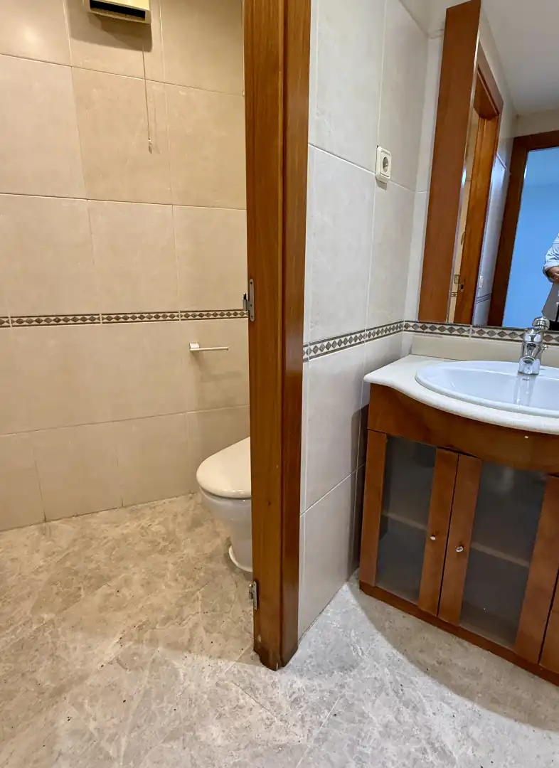Badezimmer von Wohnung zum Verkauf in Barcelona mit Heizung, Terrasse und Alarm