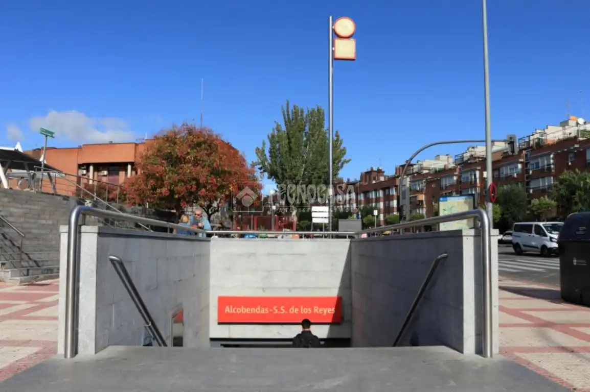 Vista exterior de Pis en venda en Alcobendas amb Calefacció, Parquet i Terrassa