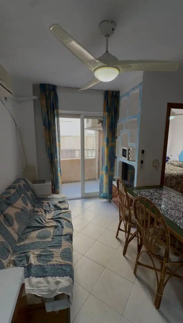 Habitación de Apartamento en venta en Torrevieja con Aire acondicionado y Amueblado