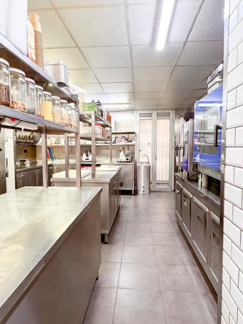 Cocina de Local en traspaso en Barcelona con Aire acondicionado, Amueblado y Alarma
