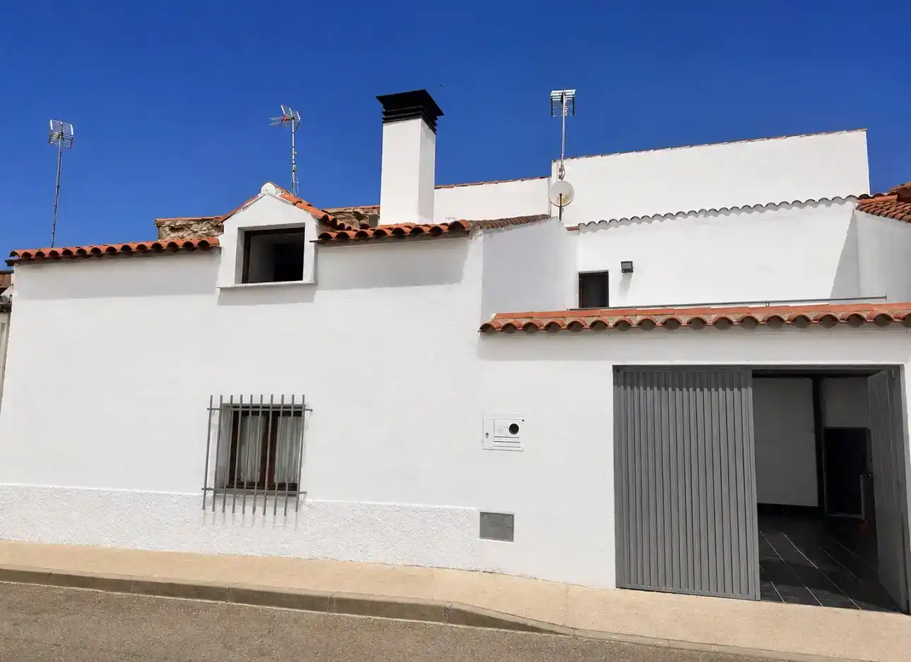 Vista exterior de Casa o xalet en venda en Babilafuente amb Balcó