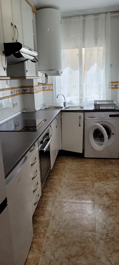 Cocina de Piso de alquiler en Cuenca con Calefacción, Parquet y Amueblado