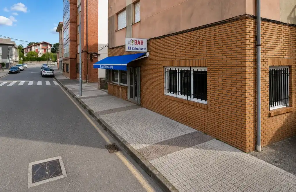 Außenansicht von Geschaftsraum zum Verkauf in Llanes