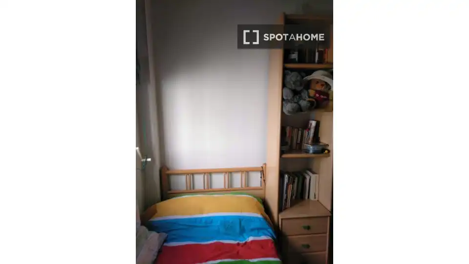 Habitación de Piso de alquiler en Valencia con Aire acondicionado, Calefacción y Amueblado