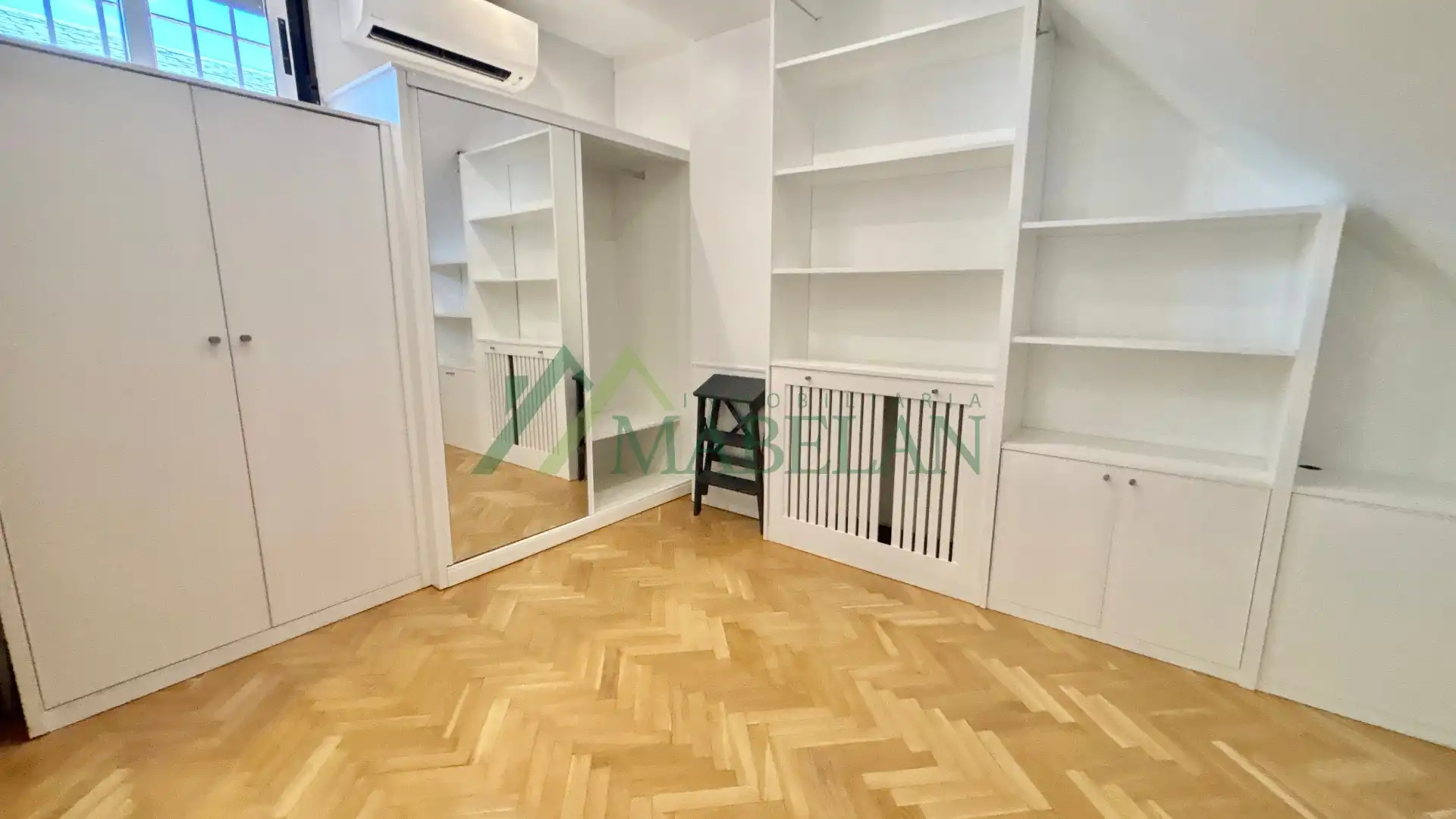 Schlafzimmer von Dachboden zum Verkauf in Las Rozas de Madrid mit Klimaanlage, Heizung und Parkett