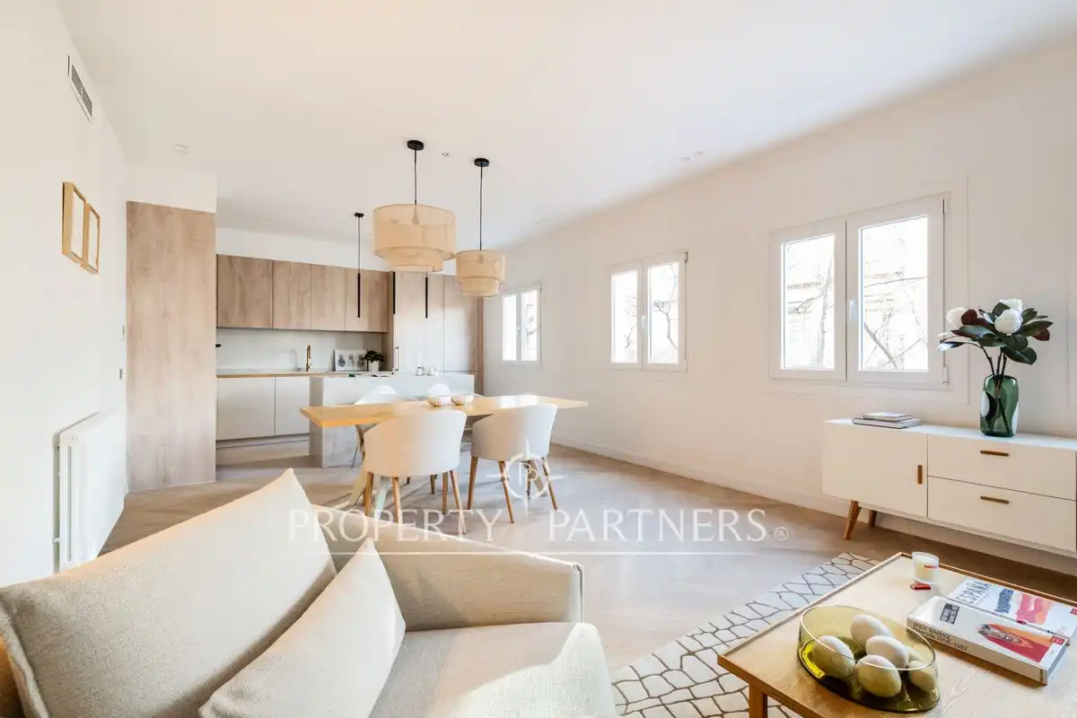 Exterior view of Apartments for sale in  Madrid Capital  with Air Conditioner, Heating and Furnished