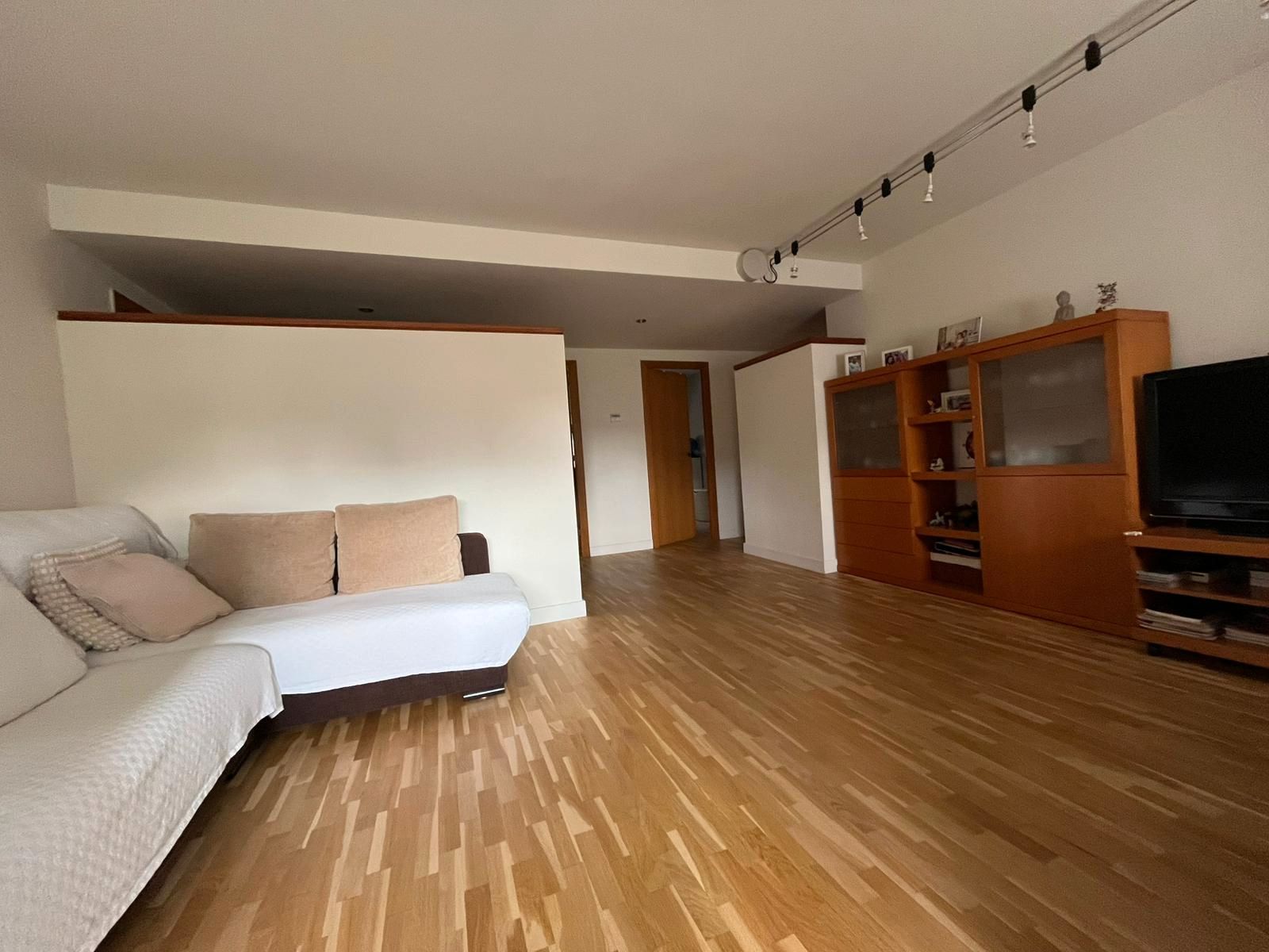 Sala de estar de Piso en venta en Badia del Vallès con Aire acondicionado, Calefacción y Parquet