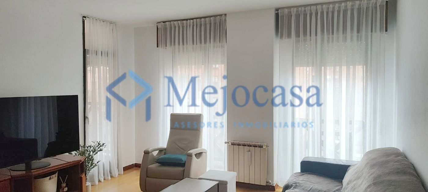 Living room of Flat for sale in  Madrid Capital  with Air Conditioner, Heating and Terrace