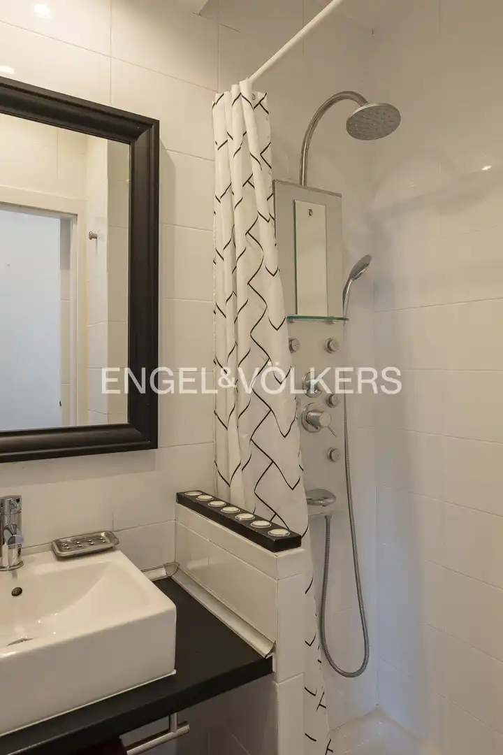 Bathroom of Flat for sale in Madrid  with Air Conditioner and Heating