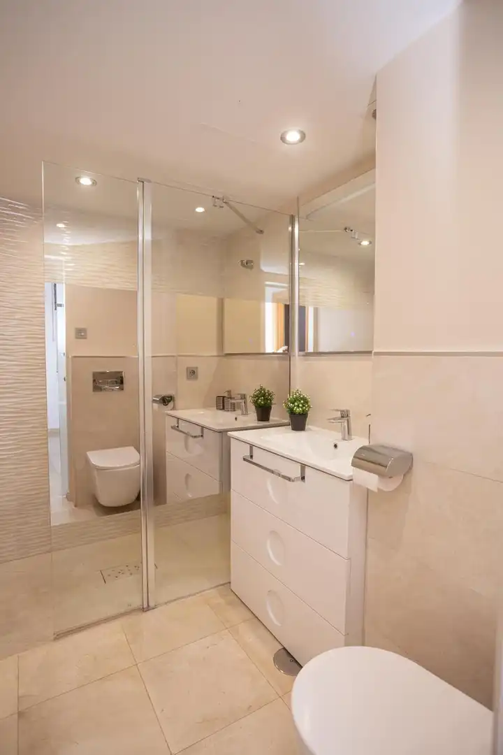 Baño de Piso en venta en Marbella con Aire acondicionado, Terraza y Trastero