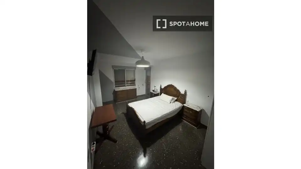 Room in Barrio de Benicalap