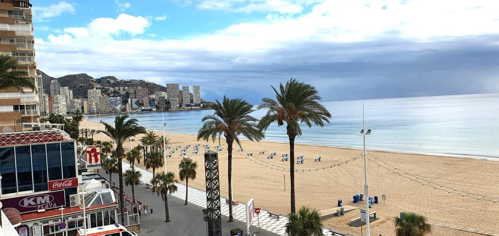 Vista exterior de Apartament en venda en Benidorm amb Jardí privat, Terrassa i Balcó
