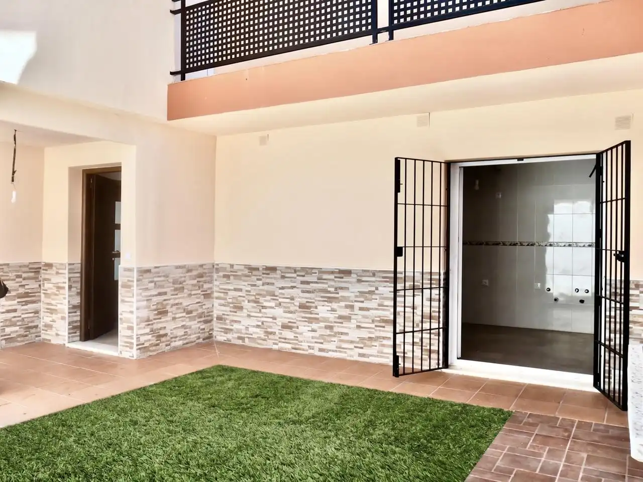 Casa adosada en venta en El Ronquillo con Jardín privado, Terraza y Piscina
