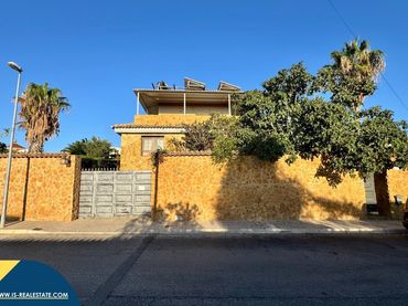 Xalet amb jardí en venda a Nueva Torrevieja - Aguas Nuevas