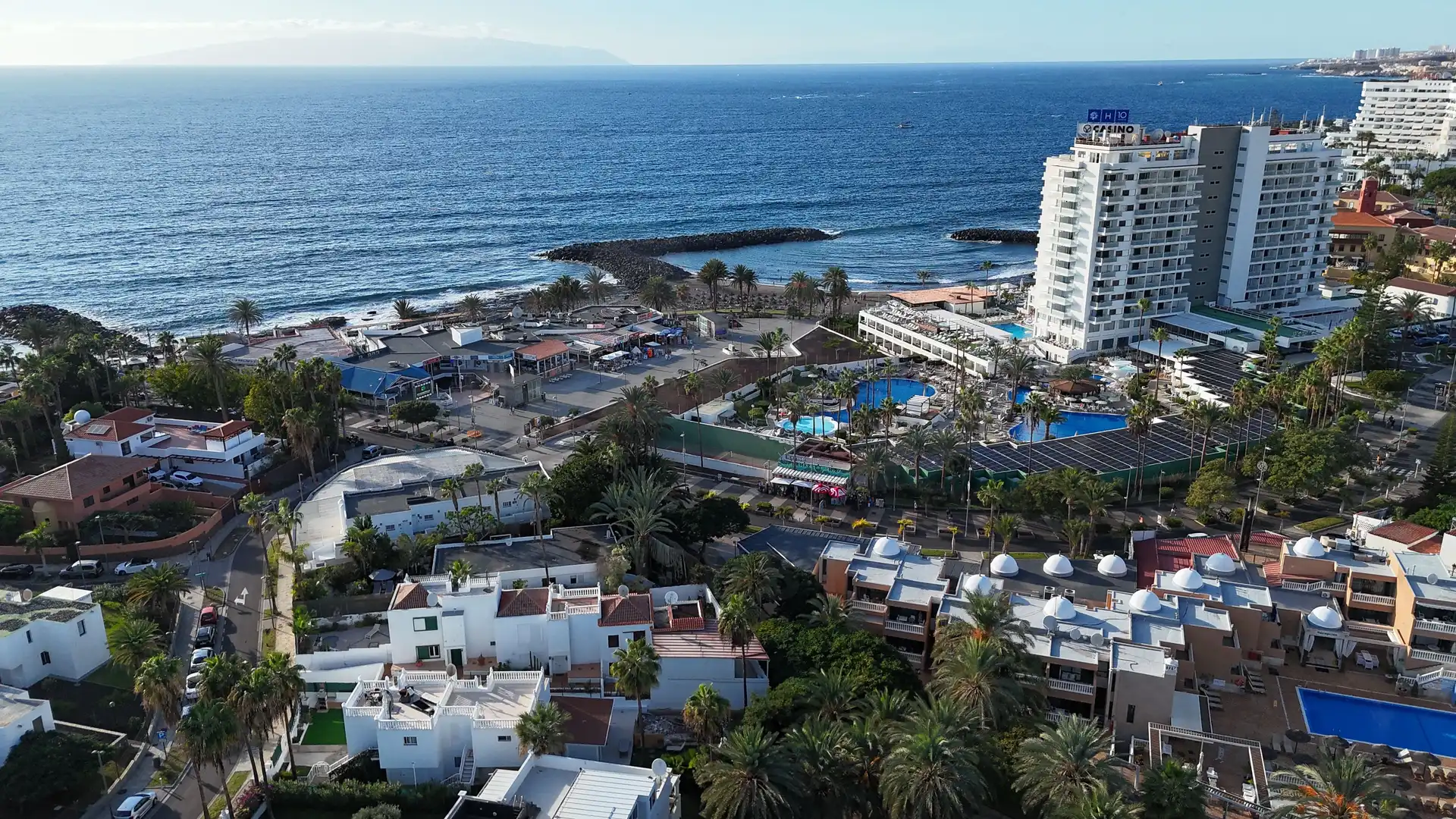 Vista exterior de Casa adosada en venta en Adeje con Terraza y Piscina