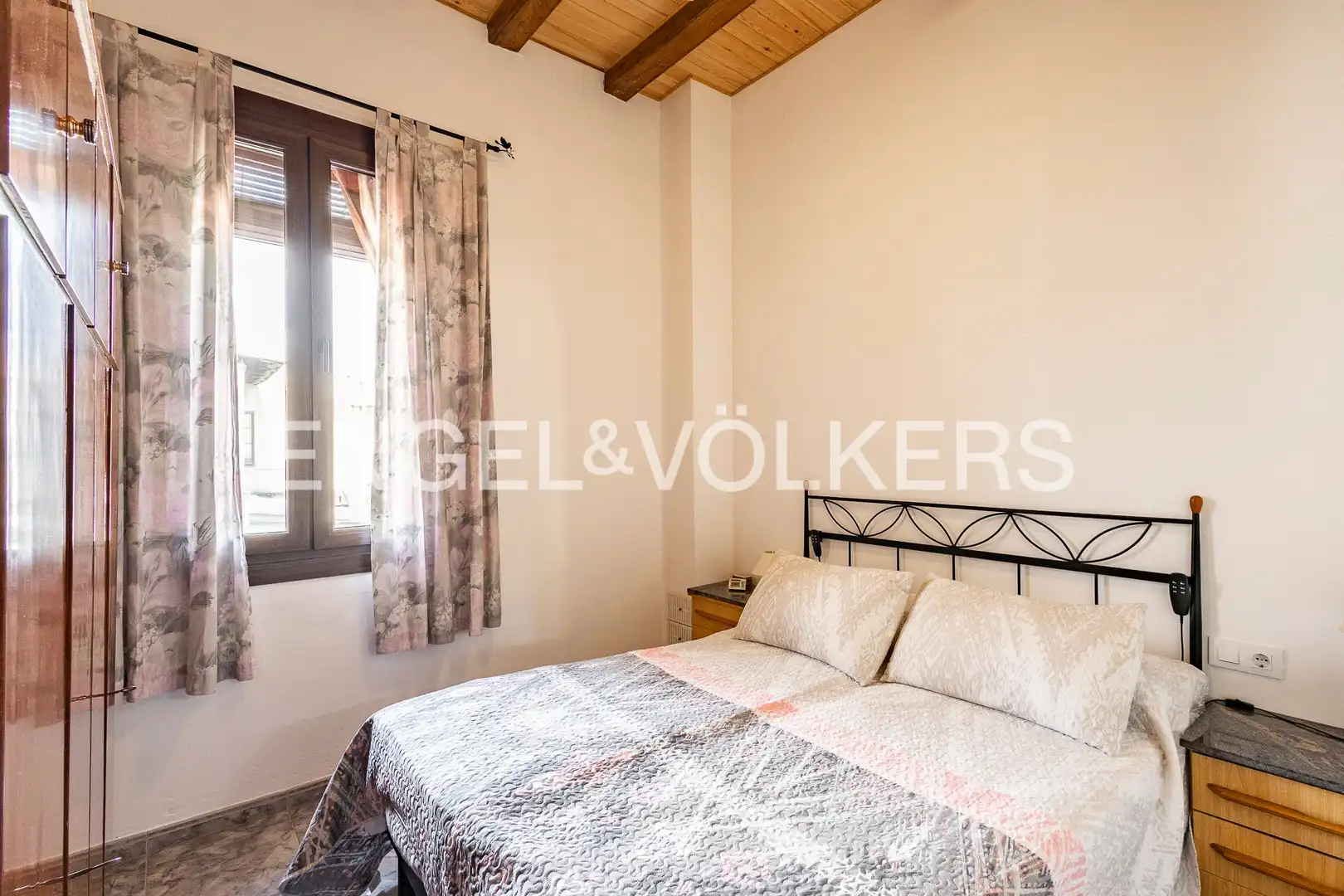 Dormitori de Casa o xalet en venda en Santa Coloma de Cervelló amb Aire condicionat, Calefacció i Jardí privat