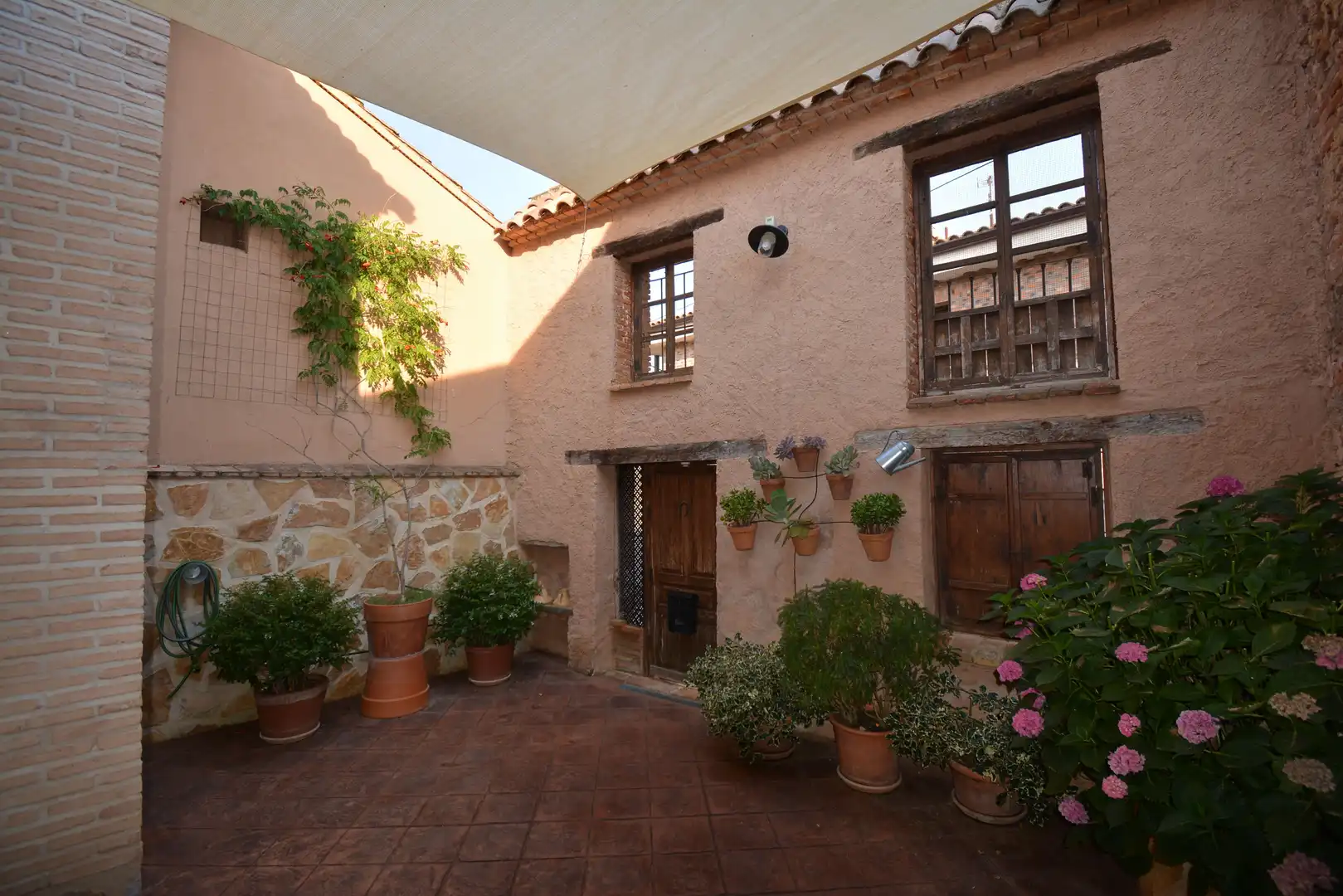 Außenansicht von Country house zum Verkauf in Robledillo de Mohernando mit Klimaanlage, Privatgarten und Terrasse