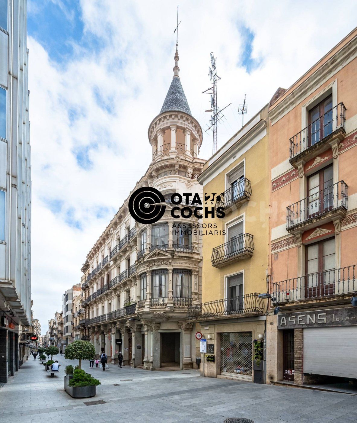 Vista exterior de Àtic en venda en Reus amb Jardí privat, Terrassa i Traster