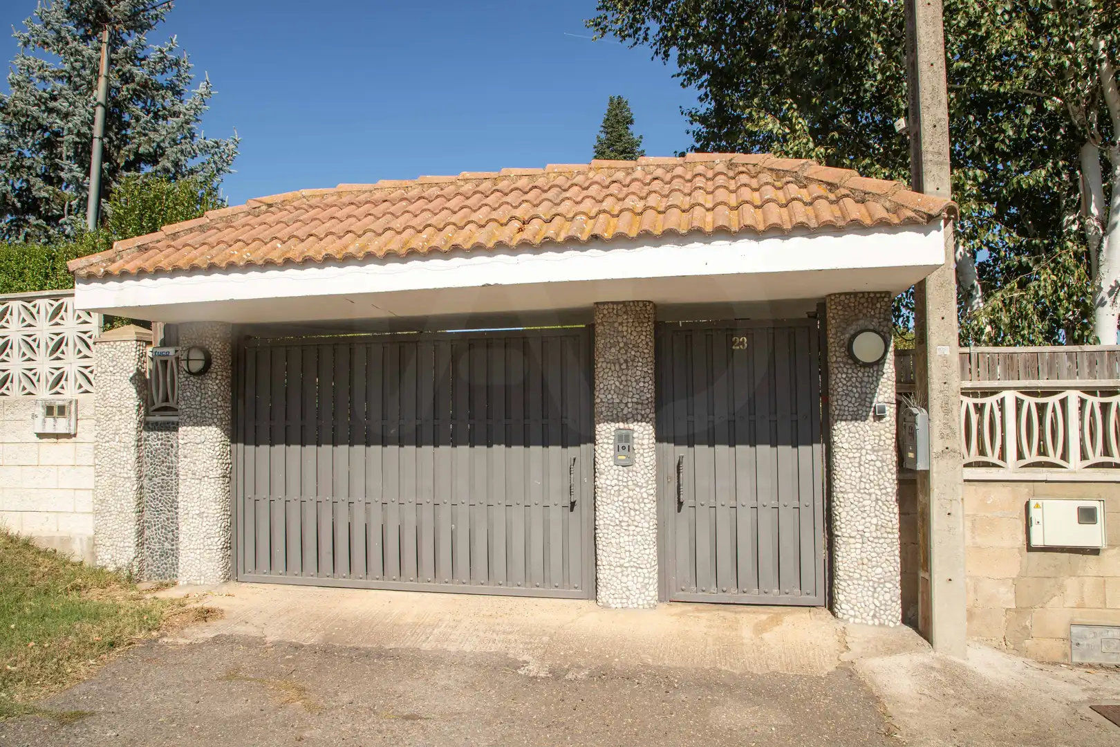 Vista exterior de Casa o chalet en venta en San Andrés del Rabanedo con Calefacción y Piscina