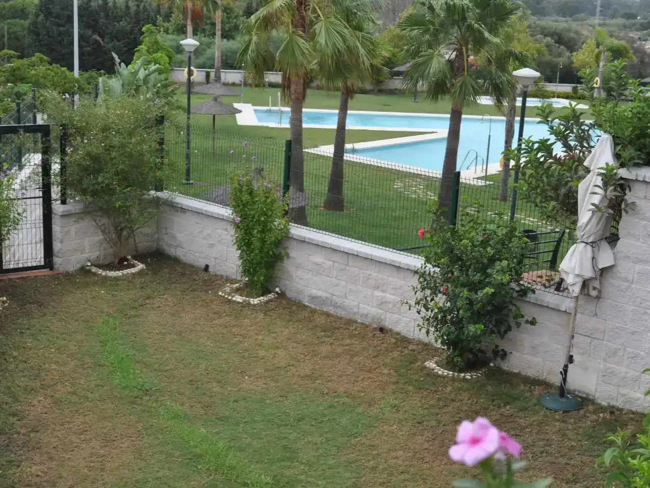 Piscina de Pis en venda en Los Barrios amb Aire condicionat, Piscina i Balcó