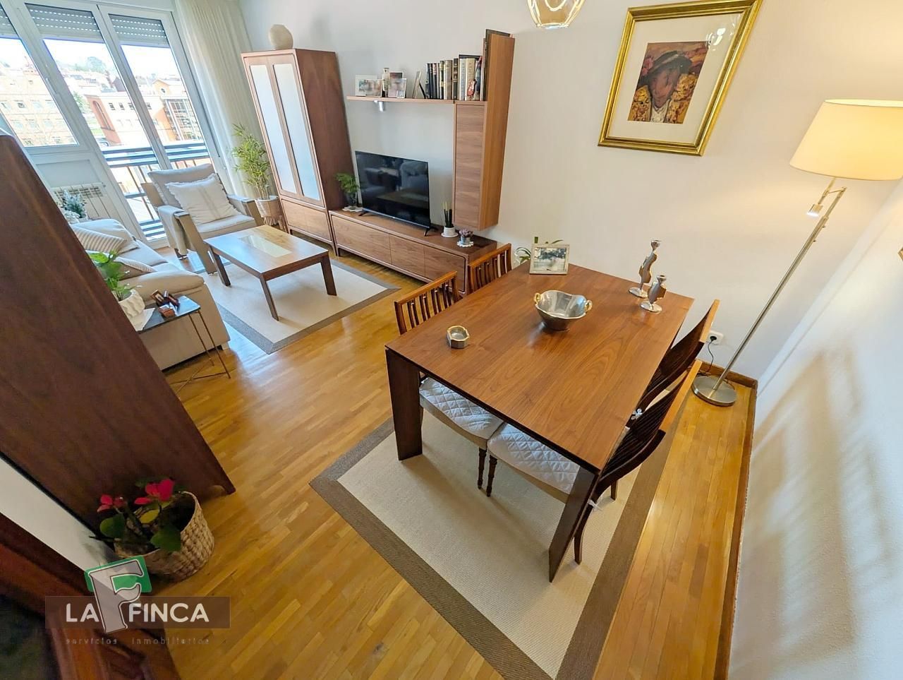 Sala de estar de Piso en venta en Oviedo  con Calefacción, Parquet y Trastero