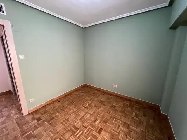 Schlafzimmer von Wohnung zum Verkauf in Zaragoza mit Klimaanlage und Abstellraum