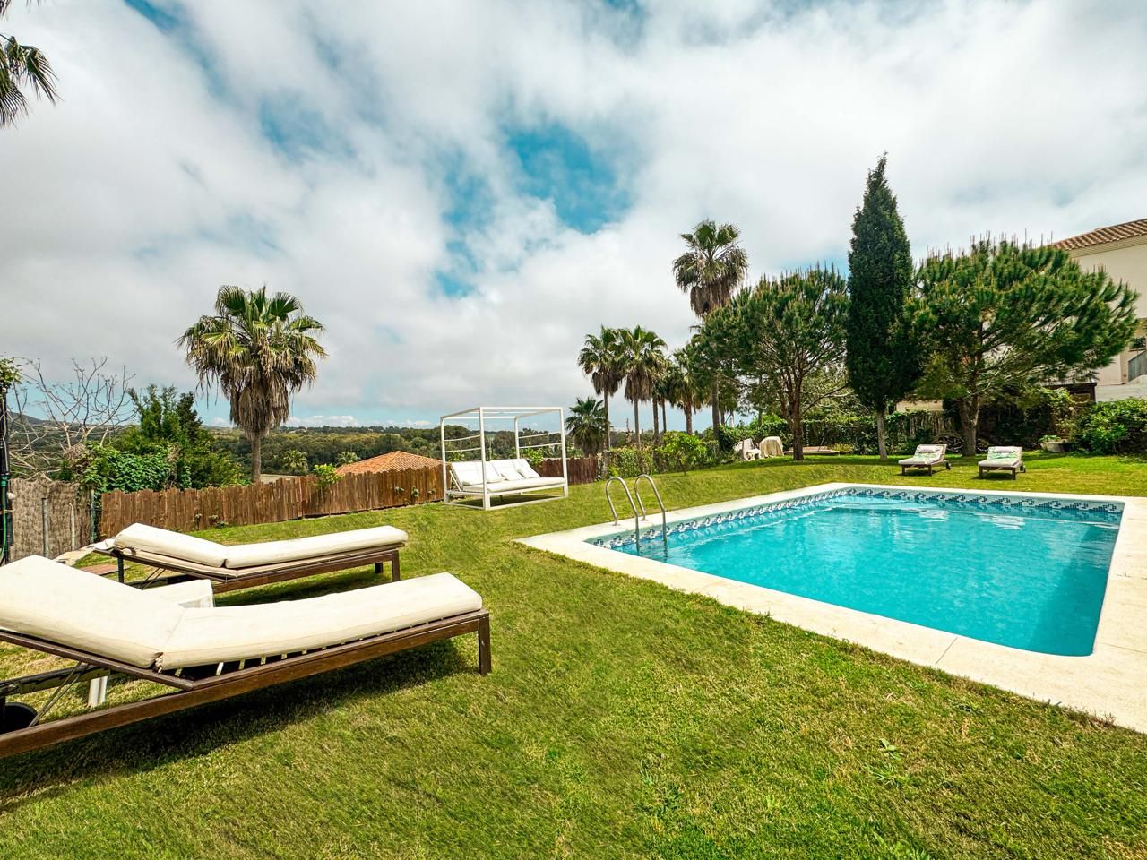 Garden of House or chalet for sale in Sotogrande  with Air Conditioner, Heating and Private garden