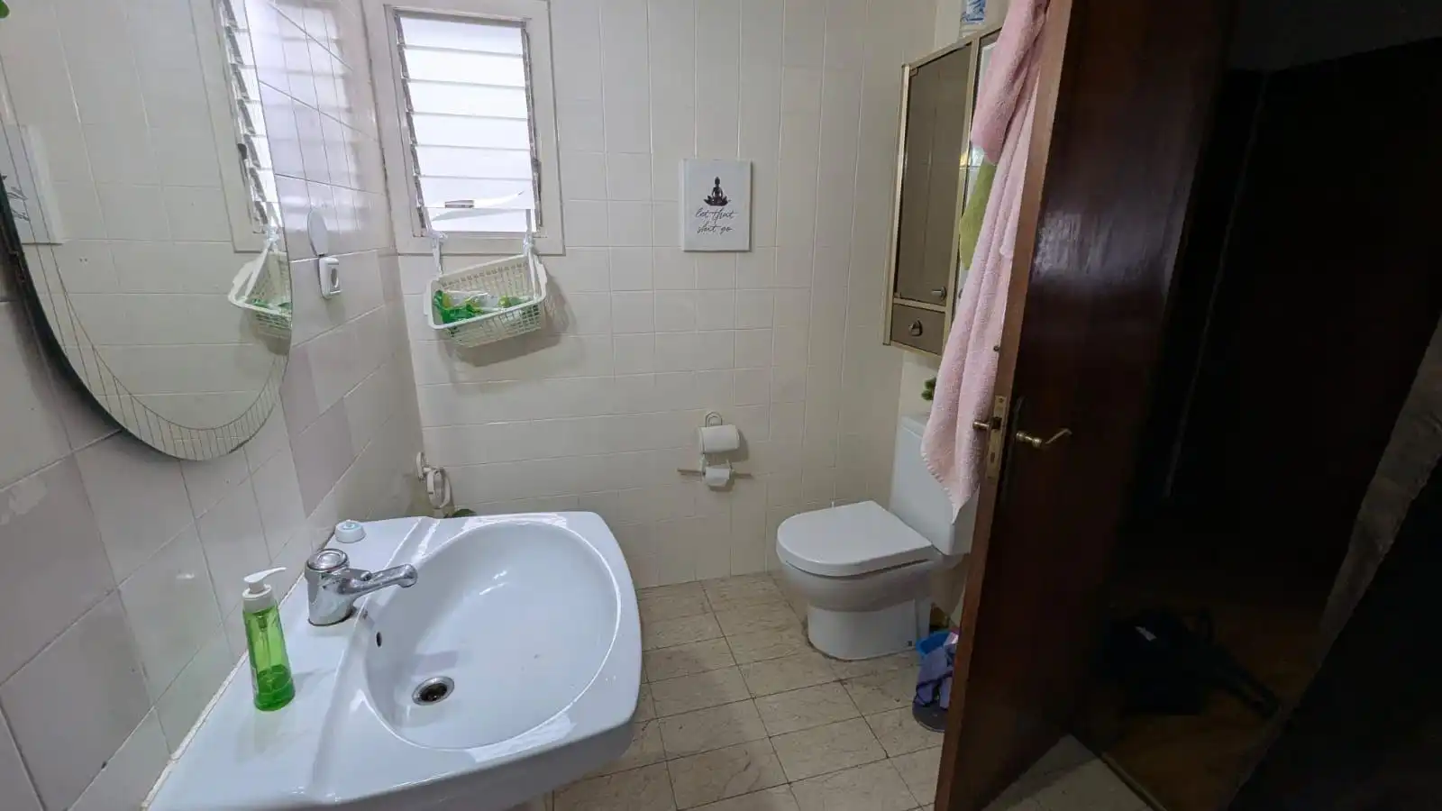 Bathroom of Attic for sale in Sevilla  with Air Conditioner and Terrace