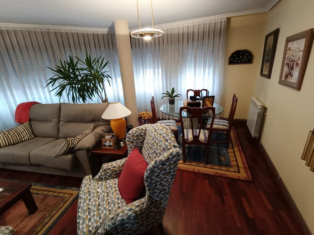 Sala d'estar de Pis en venda en Llanes amb Calefacció, Terrassa i Traster