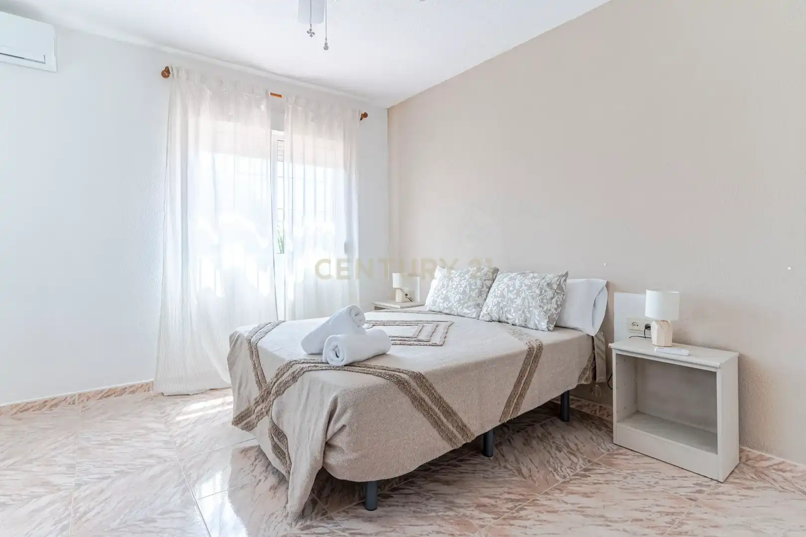 Habitación de Edificio en venta en Gójar