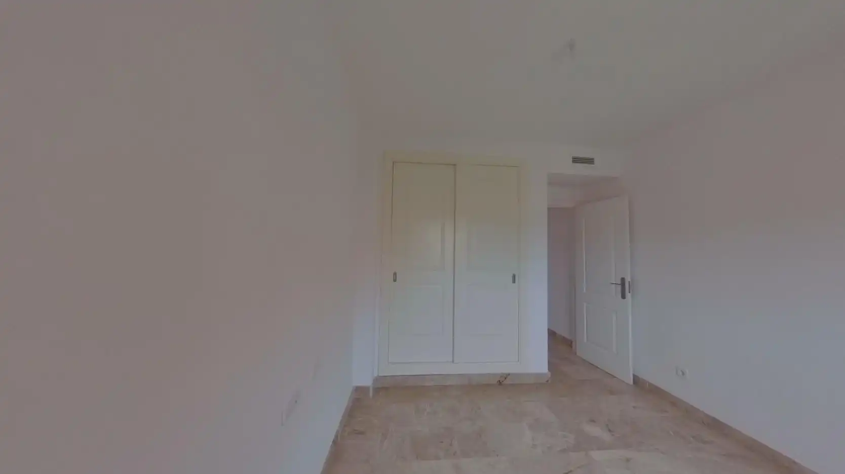 Habitación de Ático en venta en Estepona con Trastero y Piscina