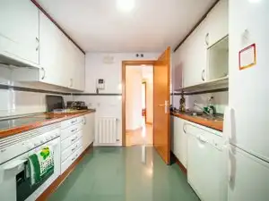 Küche von Wohnung zum Verkauf in Madrid mit Klimaanlage, Heizung und Privatgarten