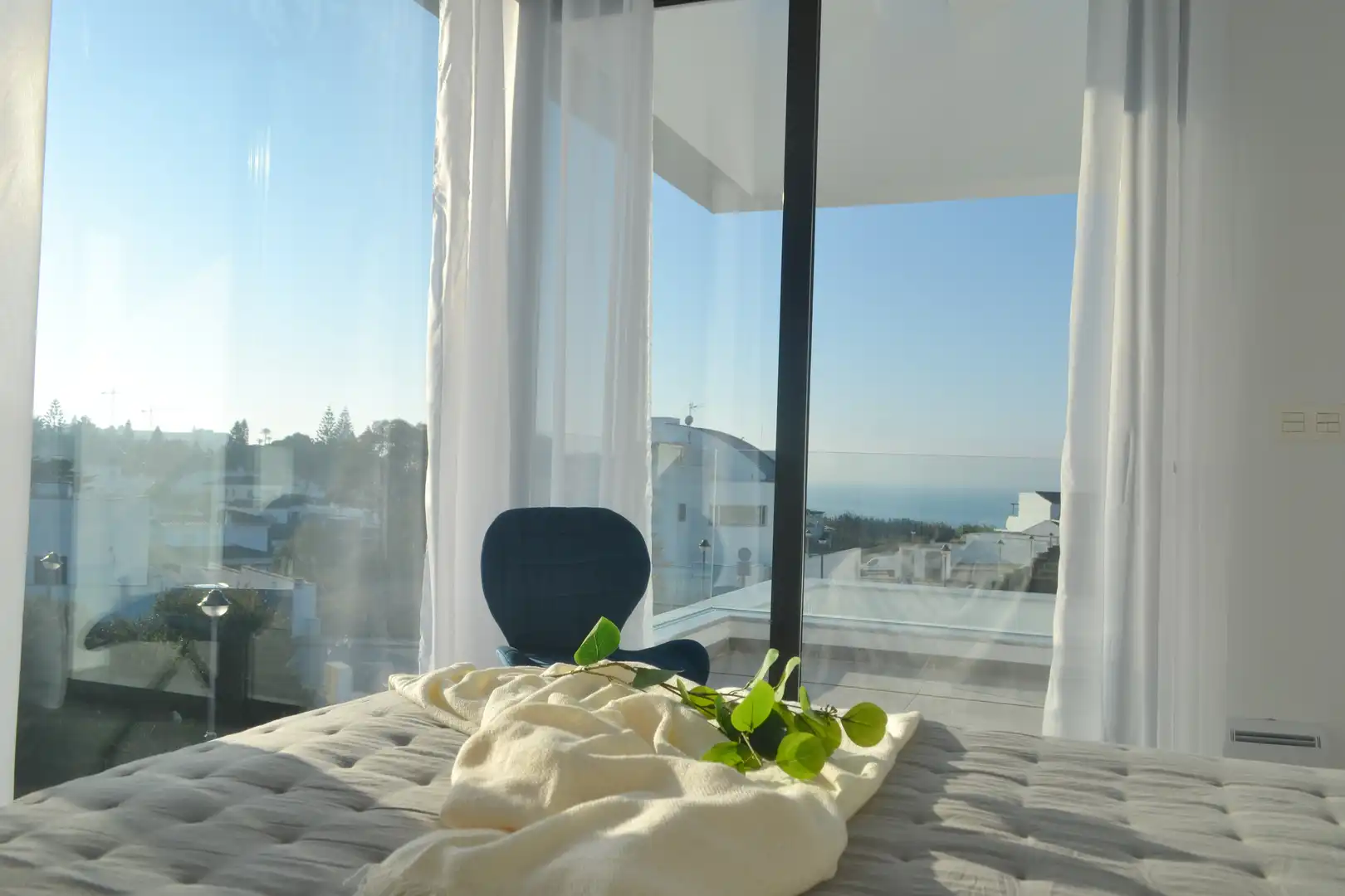 Habitación de Casa adosada en venta en Conil de la Frontera con Aire acondicionado, Terraza y Piscina