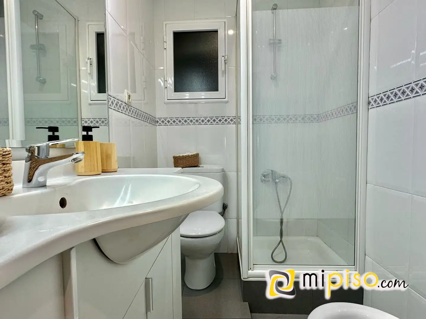 Bathroom of Flat for sale in Laredo  with Furnished